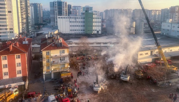 Konya'da çöken binayla ilgili 1 gözaltı daha